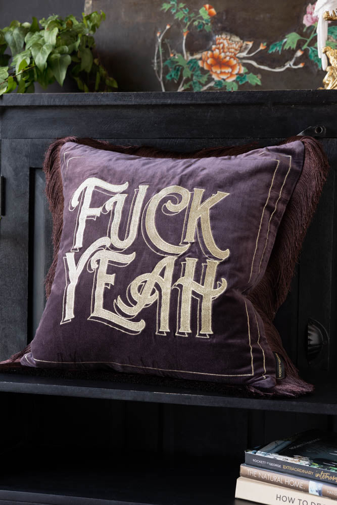 Coussin brodé doré Fuck Yeah