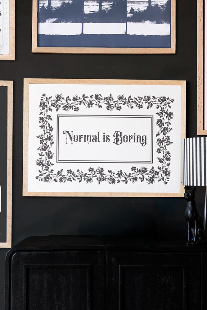 Impression d'art A2 « La normalité est ennuyeuse » - Disponible en 4 options