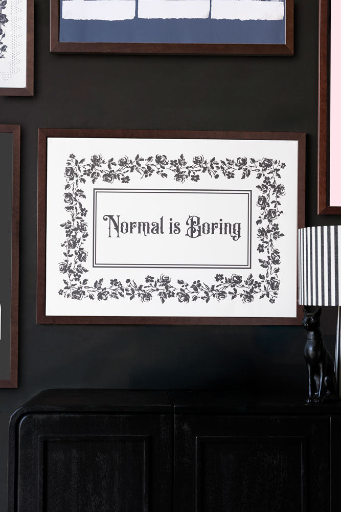 Impression d'art A2 « La normalité est ennuyeuse » - Disponible en 4 options