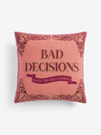 Coussin brodé rose et or « Mauvaises décisions »