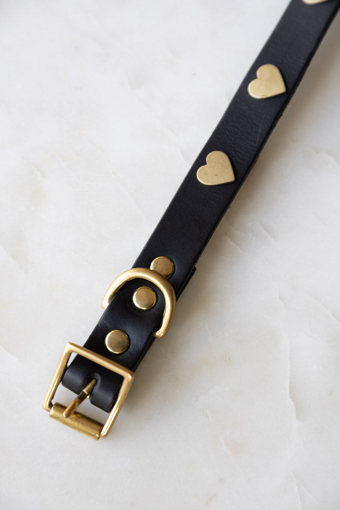 Grand collier pour chien en cuir noir avec cœurs - ÉCHANTILLON